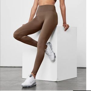 M- Full Length ALO Yoga High Waisted Leggings in Hot Chocolate *soldout online*